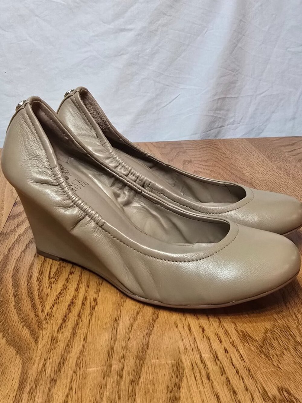 Vince Camuto 3 Inch Wedge Round Toe Beige Dress Shoe Women Size 7.5M